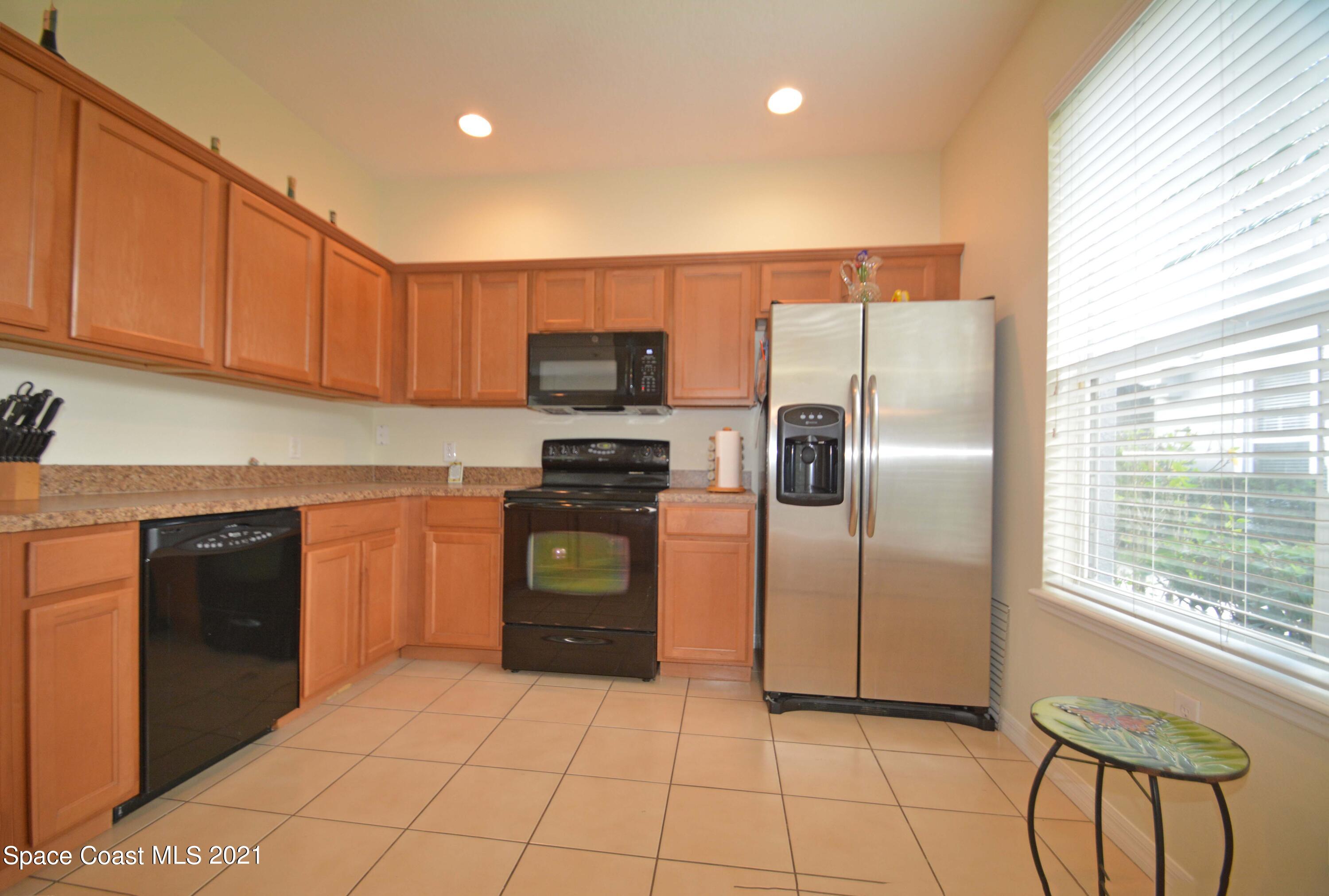 6680 South Goldenrod Road, Unit B' Orlando, FL 32822 - Photo 5 of 19 Kitchen