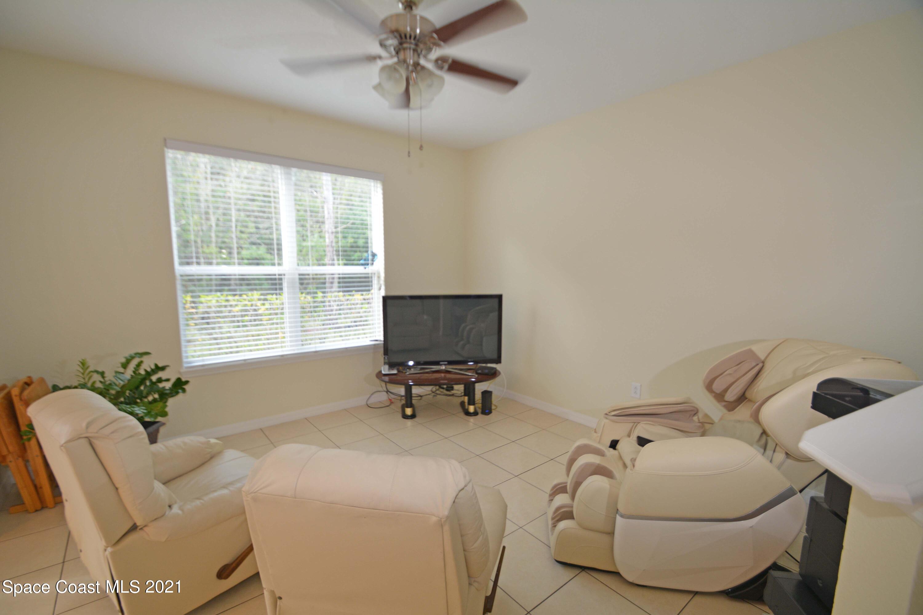 6680 South Goldenrod Road, Unit B' Orlando, FL 32822 - Photo 8 of 19 Living Area