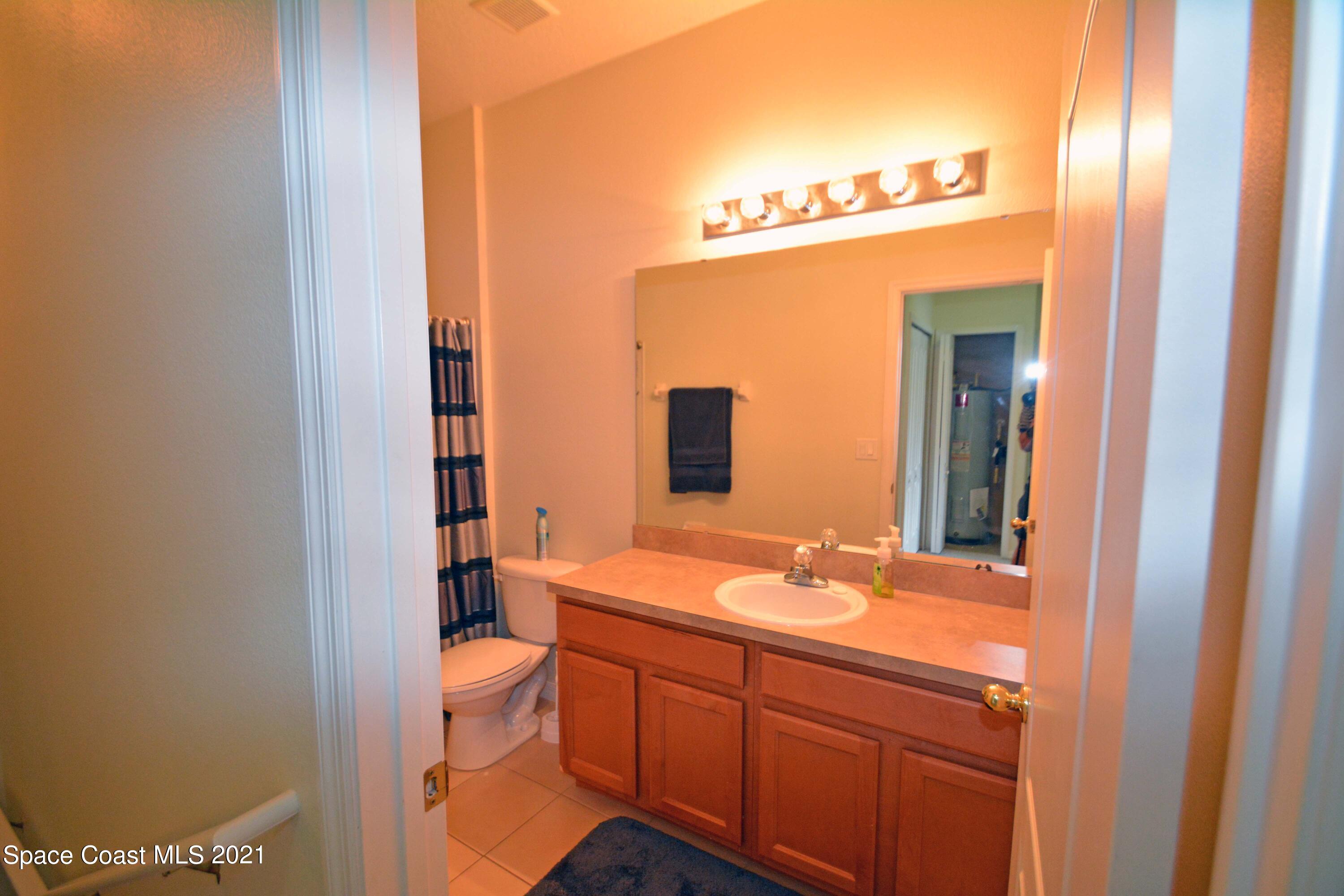 6680 South Goldenrod Road, Unit B' Orlando, FL 32822 - Photo 10 of 19 Hall Bath
