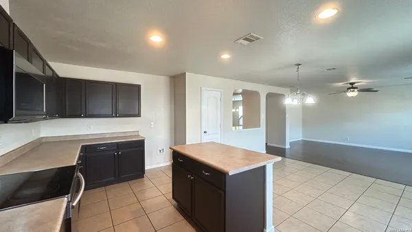 $2,500 | 11155 Acuff Station, San Antonio, TX 78254