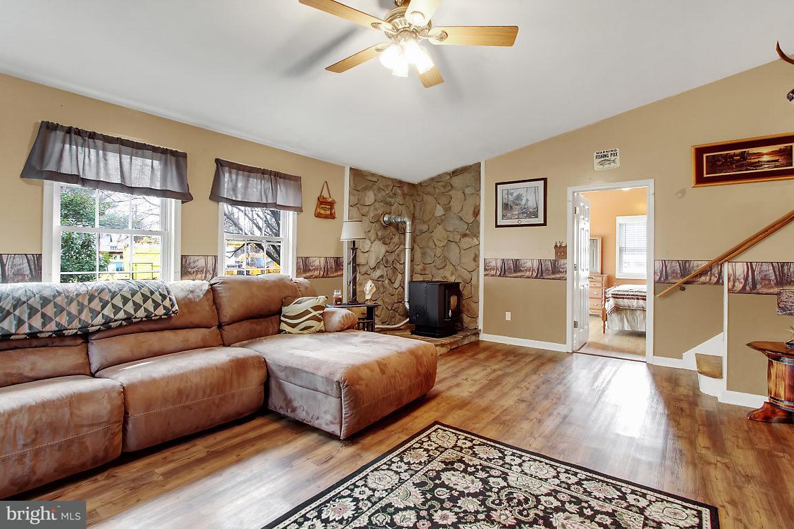 509 River Road Delta, PA 17314 - Photo 12 of 26 Family Room