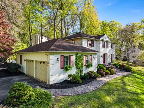 $725,000 | 346 North Woodmont Drive, Downingtown, PA 19335