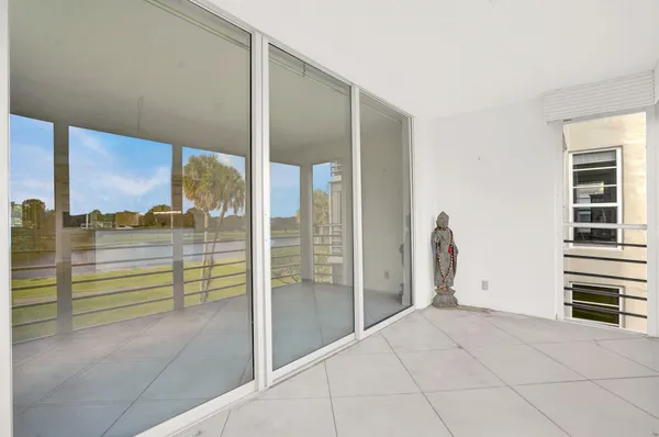 $2,500 | 804 Cypress Boulevard, Unit 301, Pompano Beach, FL 33069