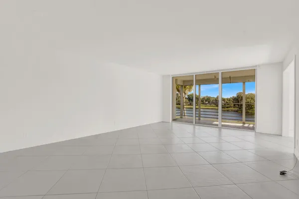 $2,500 | 804 Cypress Boulevard, Unit 301, Pompano Beach, FL 33069