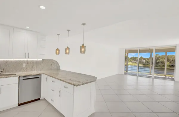 $2,500 | 804 Cypress Boulevard, Unit 301, Pompano Beach, FL 33069