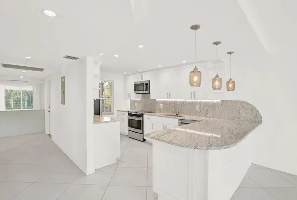 $2,500 | 804 Cypress Boulevard, Unit 301, Pompano Beach, FL 33069