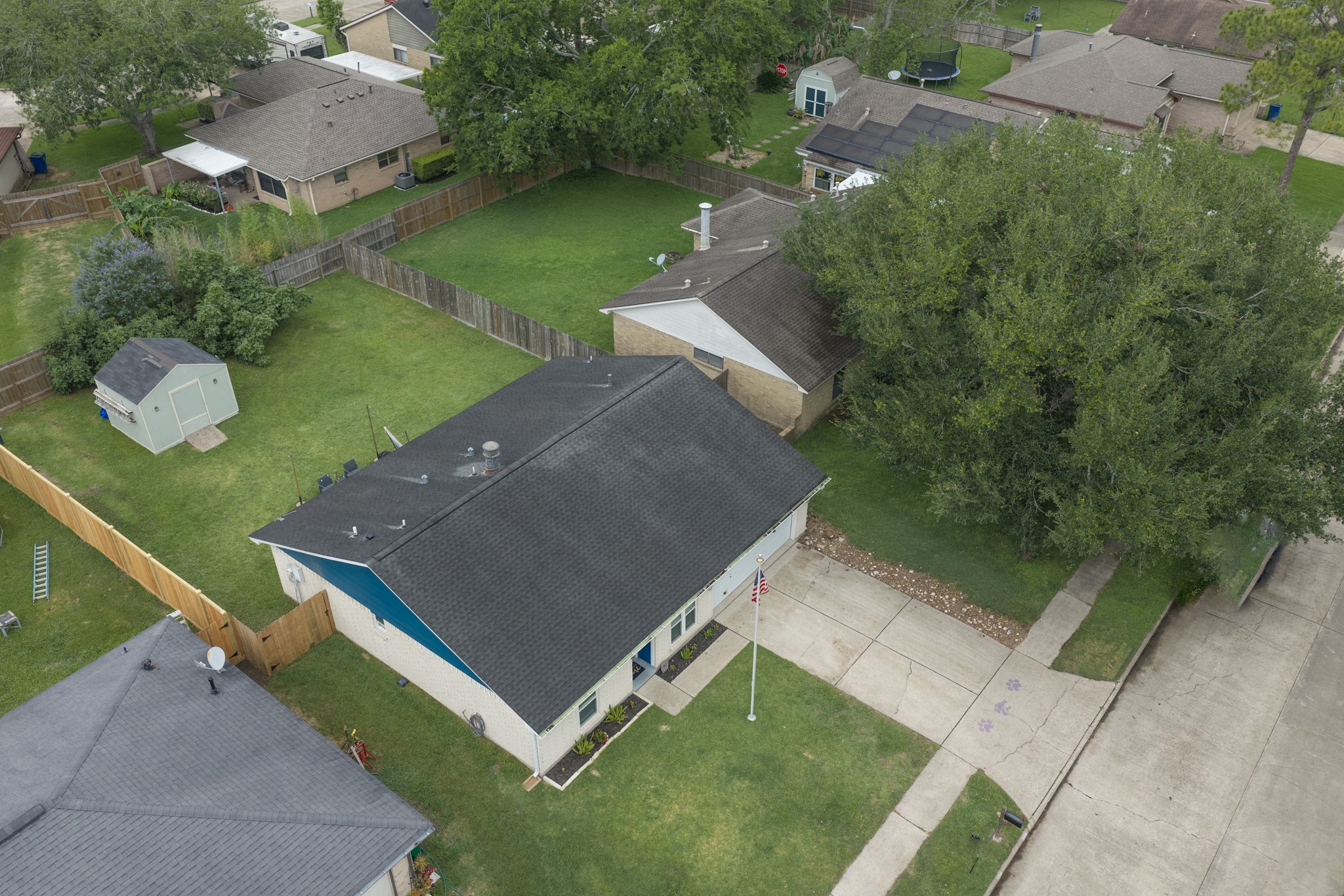 10 Wagon Ln Loop Angleton, TX 77515 - Photo 24 of 28 an aerial view of a house