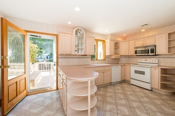 234 Bonad Road Brookline, MA 02467 - Photo 9 of 24 Gallery Image 9