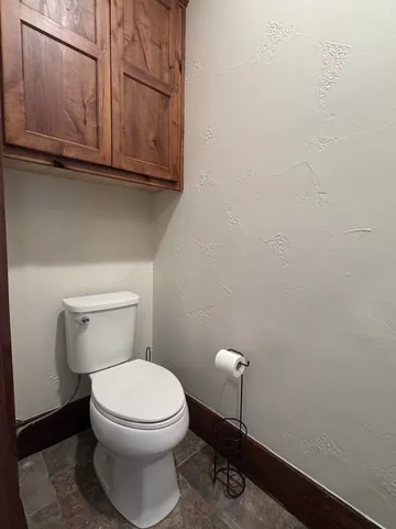 a bathroom with a toilet