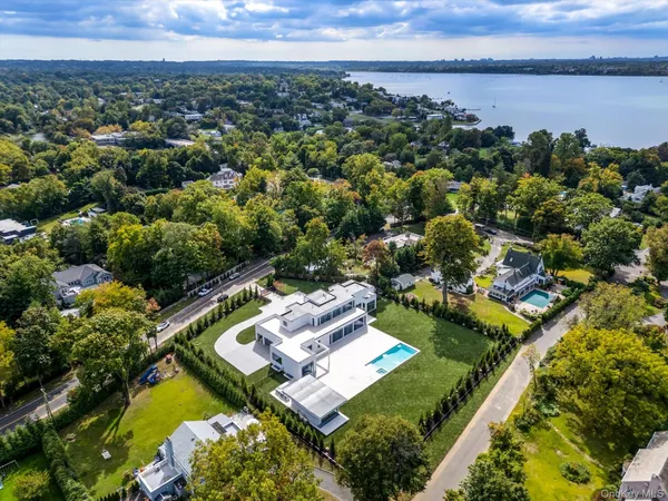 $9,890,000 | 107 A Wildwood Road, Great Neck, NY 11024