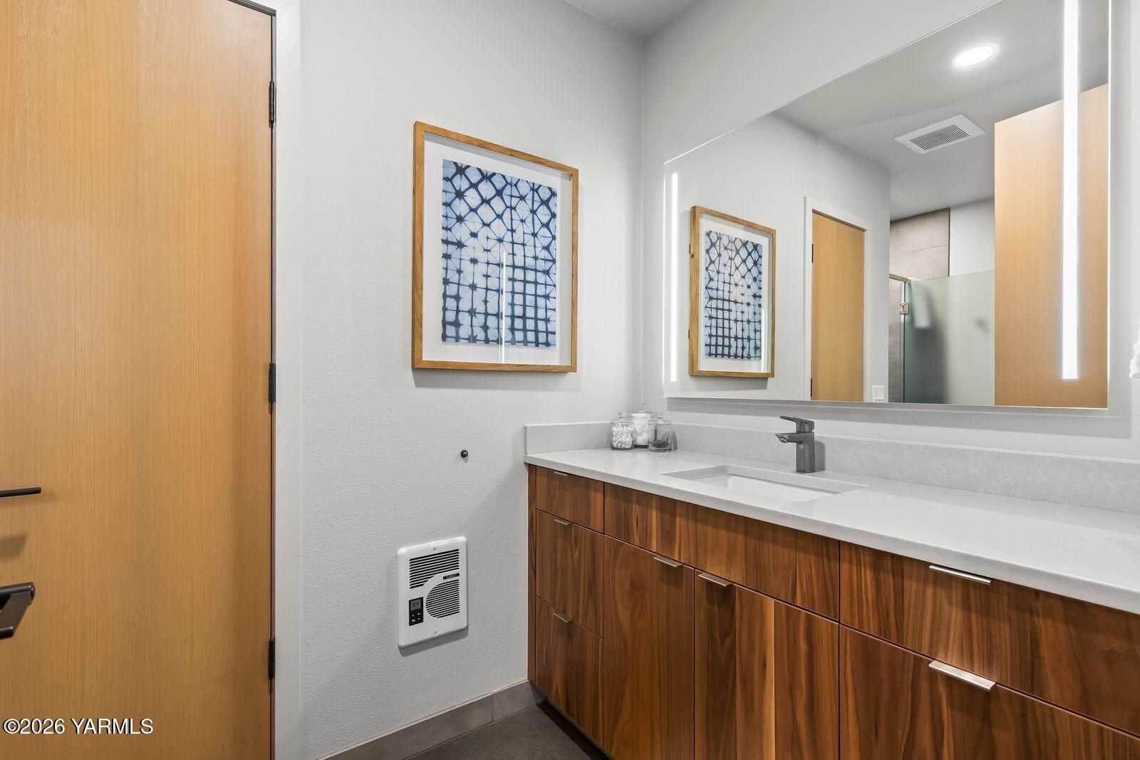13990 Marble Road Yakima, WA 98908 - Photo 43 of 60 a bathroom with double sink and a mirror