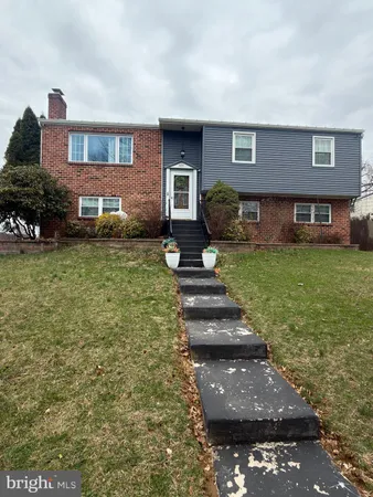 a view of a house with backyard porch and garden