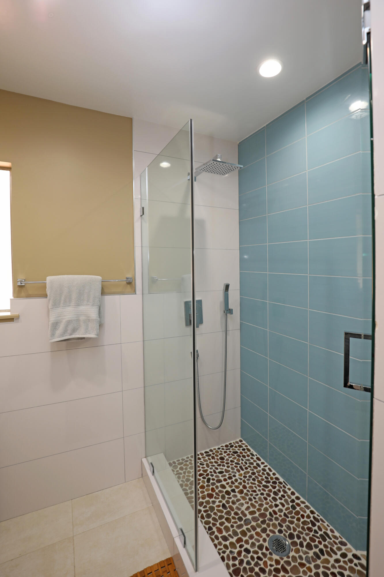 824 Alston Road Santa Barbara, CA 93108 - Photo 18 of 25 a bathroom with a shower