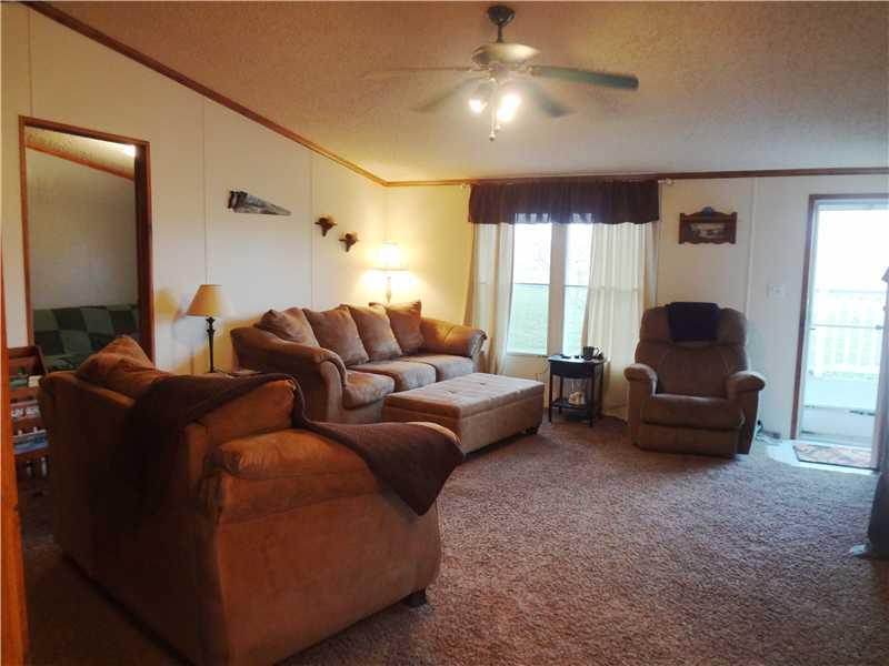788 Fox Road New Castle, PA 16101 - Photo 3 of 13 Living Room.