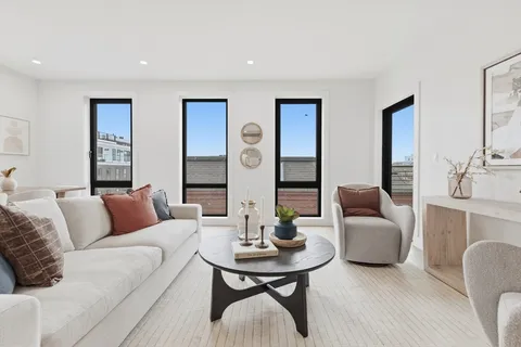 $1,135,000 | 118 B Street, Unit 209, Boston, MA 02127