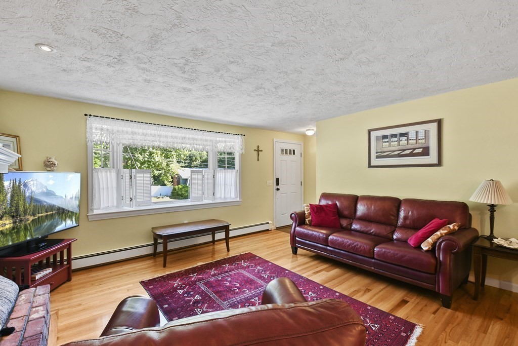 12 Edith Lane Rutland, MA 01543 - Photo 3 of 30