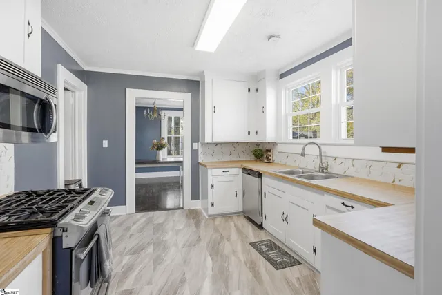 $210,000 | 602 West Farley Avenue, Laurens, SC 29360