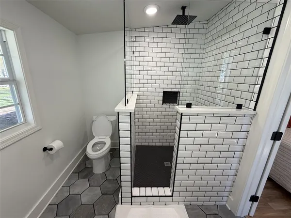 a bathroom with a toilet
