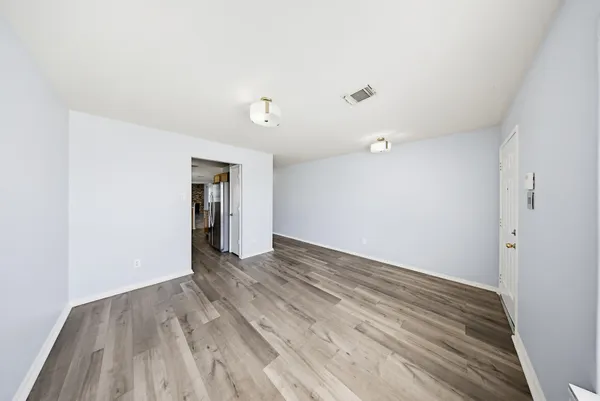 $2,100 | 627 Regal Hollow Lane, Houston, TX 77073