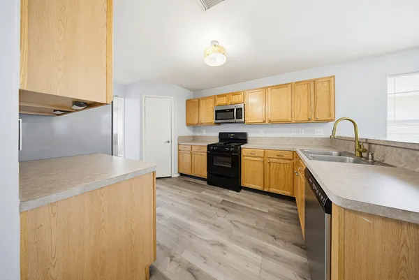 $2,100 | 627 Regal Hollow Lane, Houston, TX 77073