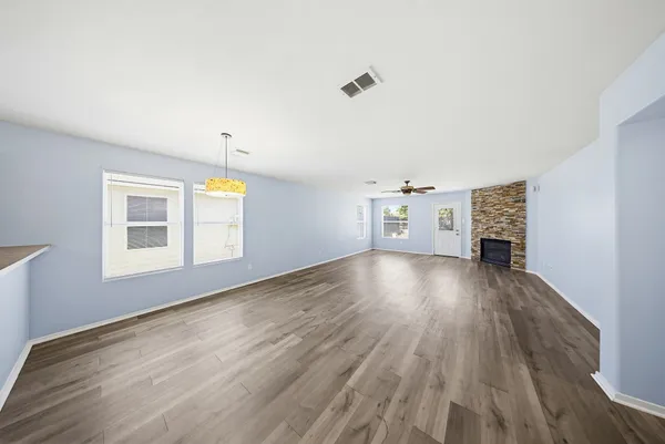 $2,100 | 627 Regal Hollow Lane, Houston, TX 77073