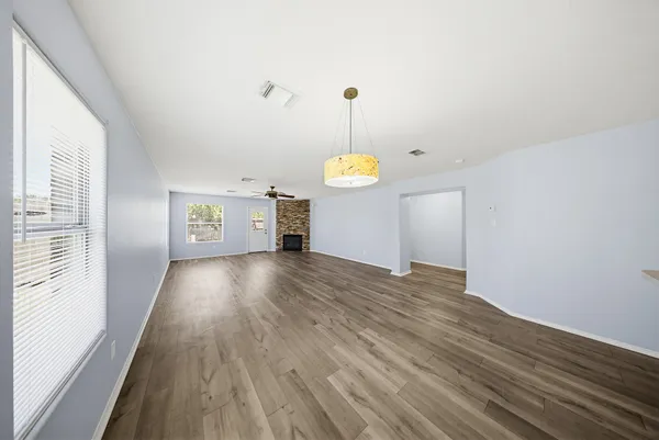 $2,100 | 627 Regal Hollow Lane, Houston, TX 77073