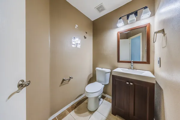 $2,100 | 627 Regal Hollow Lane, Houston, TX 77073