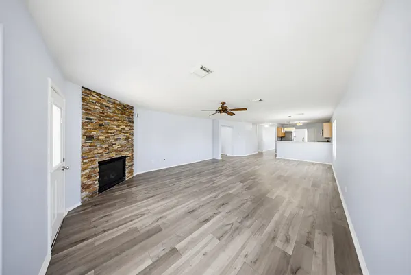 $2,100 | 627 Regal Hollow Lane, Houston, TX 77073