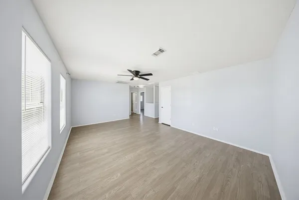 $2,100 | 627 Regal Hollow Lane, Houston, TX 77073