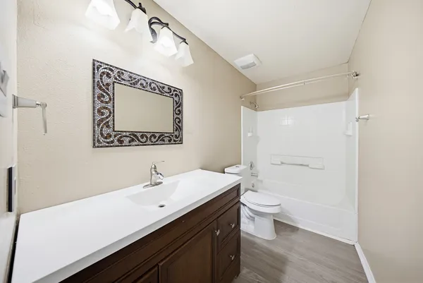 $2,100 | 627 Regal Hollow Lane, Houston, TX 77073