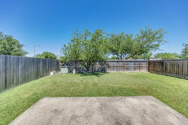 $2,100 | 627 Regal Hollow Lane, Houston, TX 77073