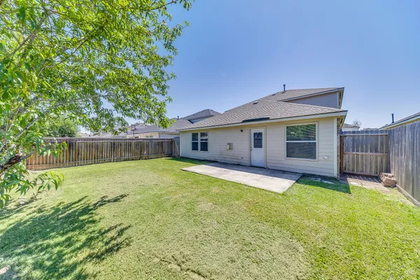 $2,100 | 627 Regal Hollow Lane, Houston, TX 77073