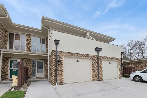 $319,000 | 27 Sorrento Drive, Palos Heights, IL 60463