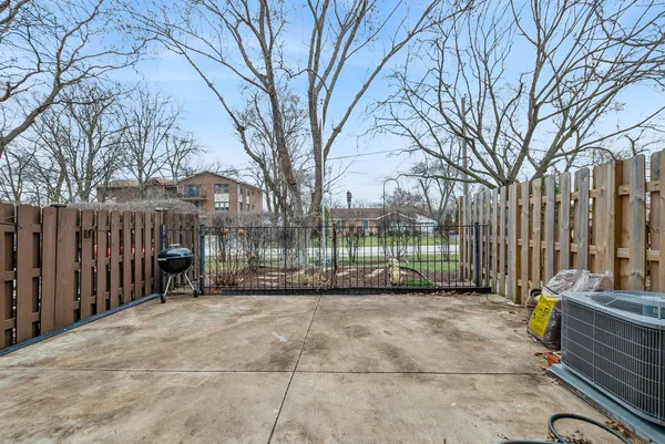 $319,000 | 27 Sorrento Drive, Palos Heights, IL 60463