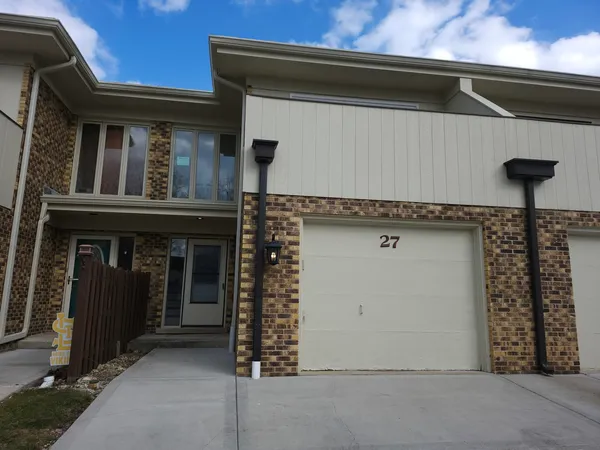 $319,000 | 27 Sorrento Drive, Palos Heights, IL 60463