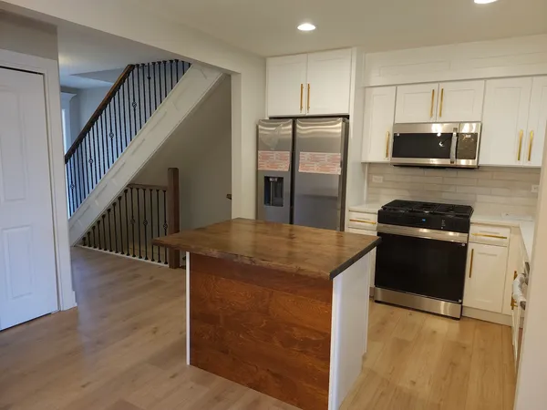 $319,000 | 27 Sorrento Drive, Palos Heights, IL 60463