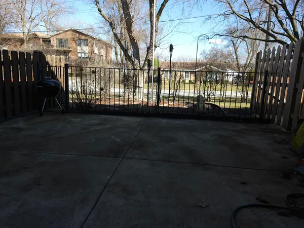 $319,000 | 27 Sorrento Drive, Palos Heights, IL 60463