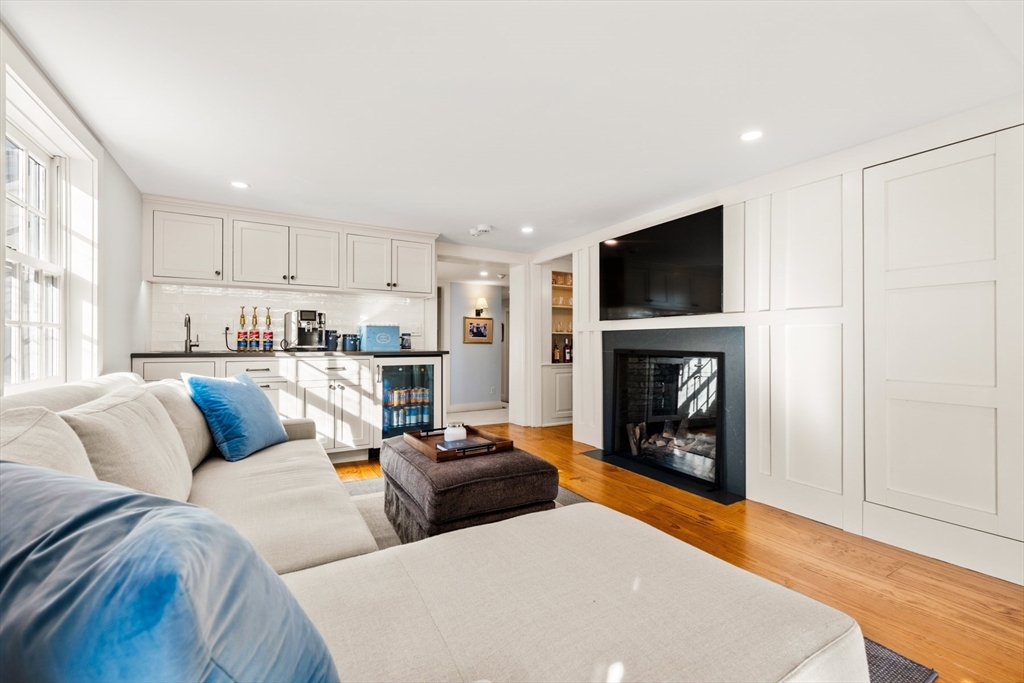 151 Oakland Street Wellesley, MA 02481 - Photo 11 of 42