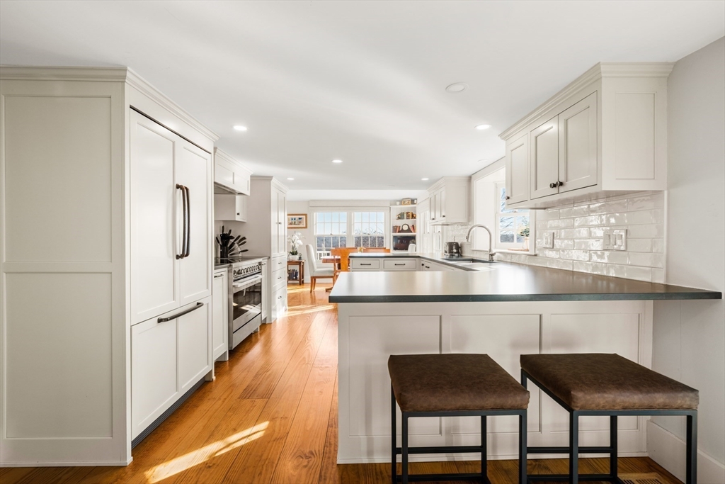 151 Oakland Street Wellesley, MA 02481 - Photo 6 of 42