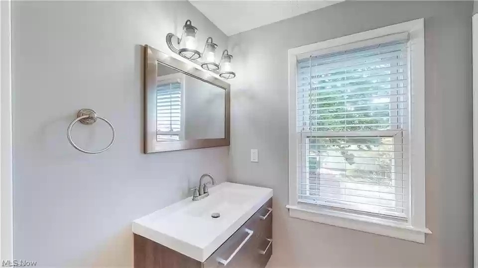 4062 Bayard Road Cleveland, OH 44121 - Photo 17 of 22