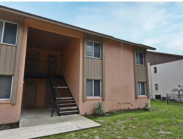 a view of a house with backyard and porch