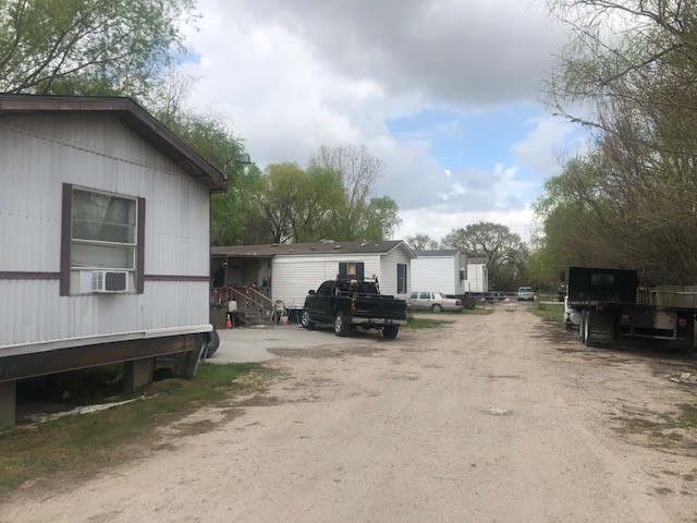 3182 Brownie Campbell Road Houston, TX 77038 - Photo 3 of 7 a view of a car garage