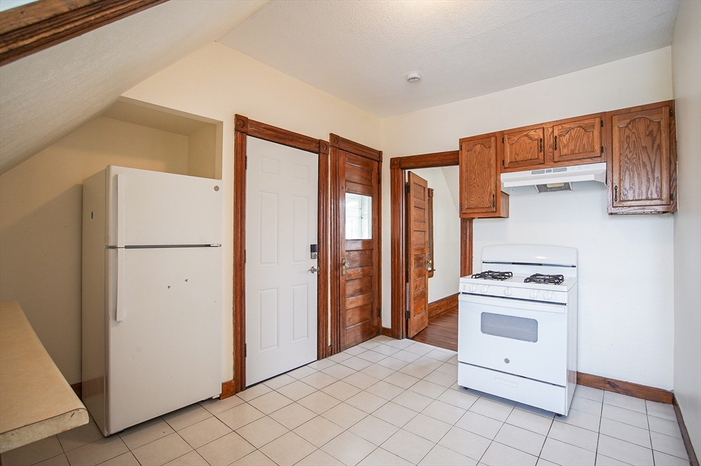 72-74 Crystal Avenue, Unit 3 Springfield, MA 01108 - Photo 5 of 19