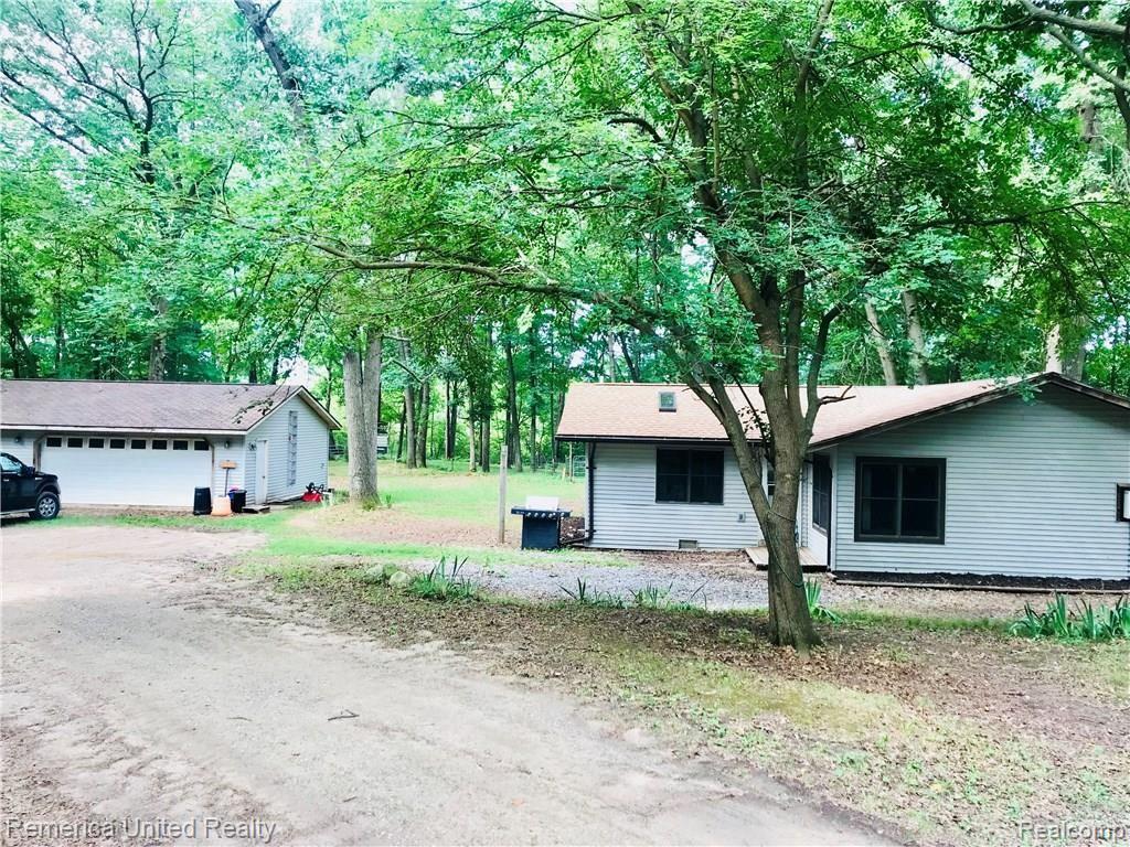 20911 Barton Road Pinckney, MI 48169 - Photo 2 of 13 6A891112-1C41-4745-B524-FA1F84348C77.jpeg