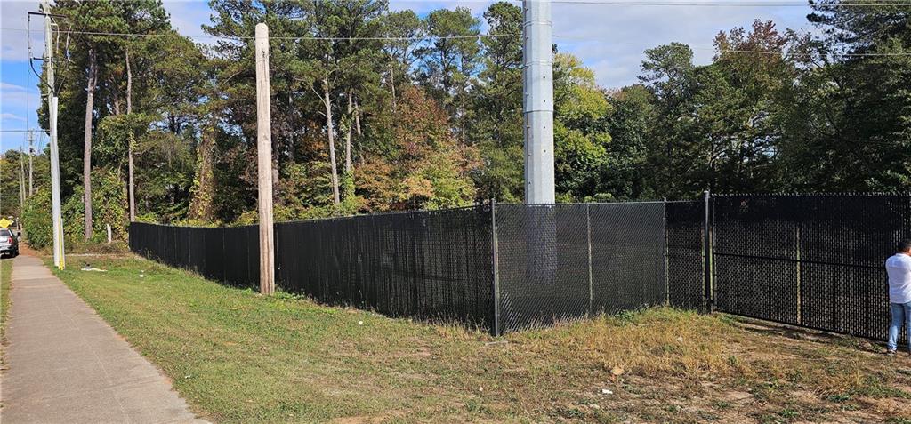 1310 Bells Ferry Road Marietta, GA 30066 - Photo 2 of 9 a backyard of a house