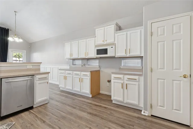 $2,100 | 7906 Fortrose Court, Houston, TX 77070