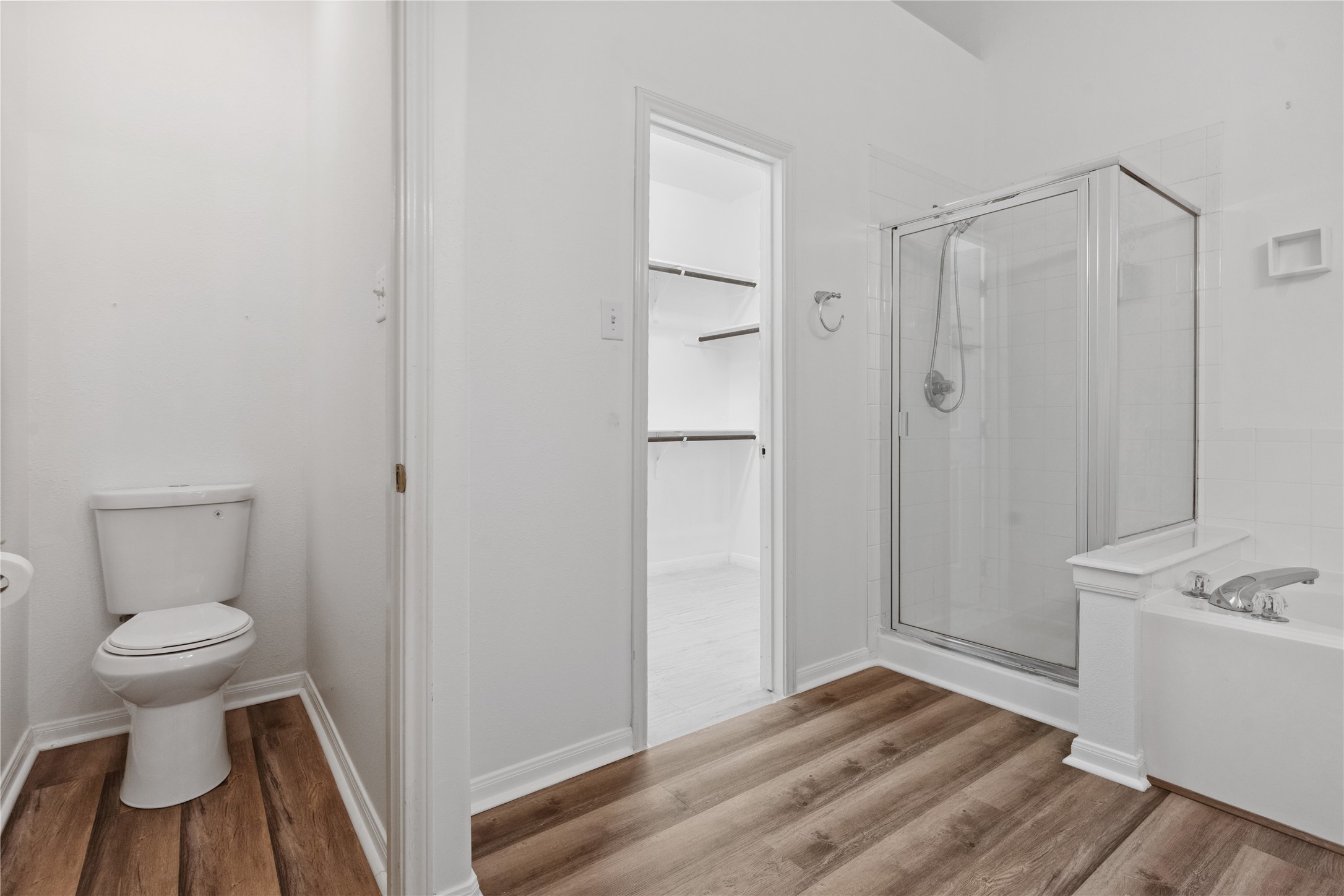 7906 Fortrose Court Houston, TX 77070 - Photo 21 of 28 a bathroom with a sink and a toilet