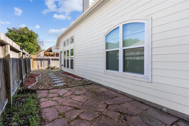 $2,100 | 7906 Fortrose Court, Houston, TX 77070