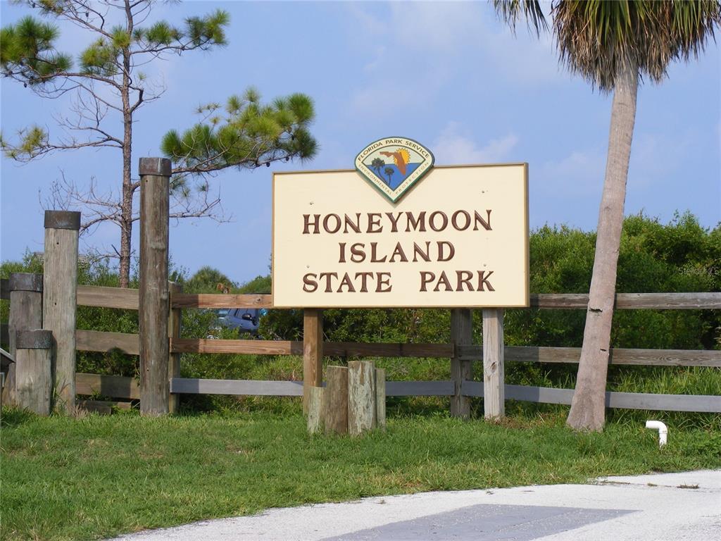 946 Virginia Street, Unit 104 Dunedin, FL 34698 - Photo 51 of 64 a sign on the side of the wall