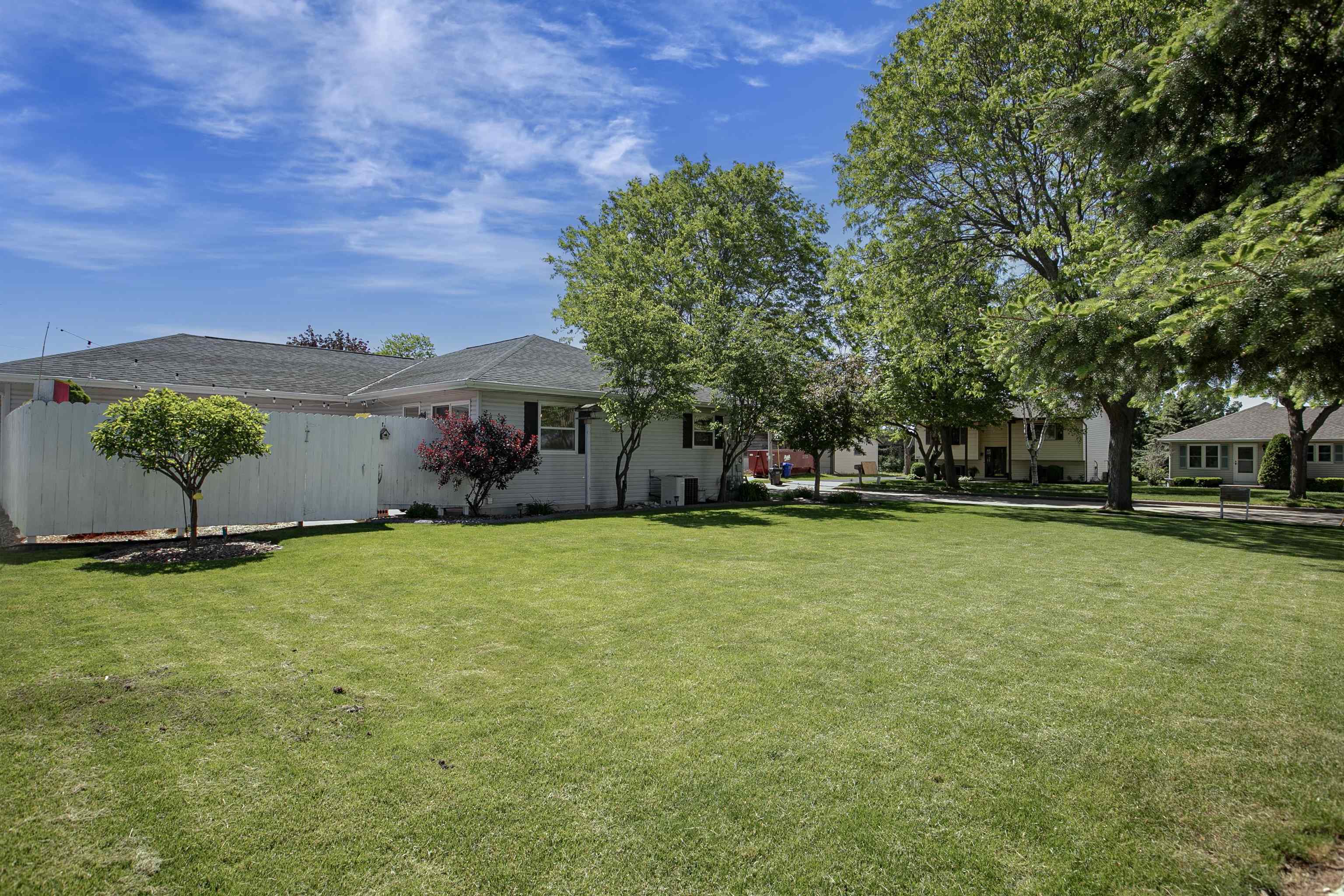 2909 South Summerset Drive Appleton, WI 54915 - Photo 7 of 42